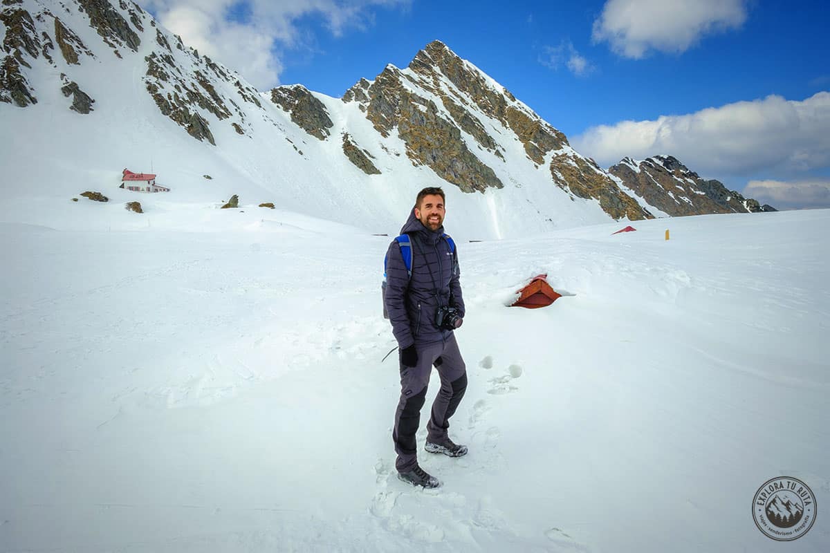 2019 fue uno de mis mejores años, con multitud de viajes, experiencias y más montañas que nunca. Esta foto es en el Lago Balea de Rumanía, con más de 5 metros de nieve bajo los pies. Y una felicidad, de oreja a oreja.